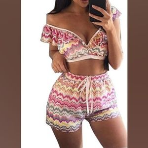 Sz L Multi color zig zag shorts & crop top set